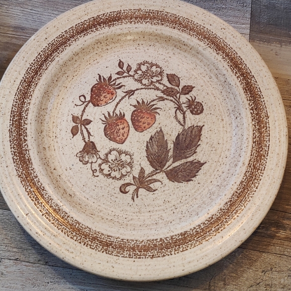 Set of six retro vintage (1970s) Churchill China Wild Strawberry luncheon plate - Picture 4 of 9